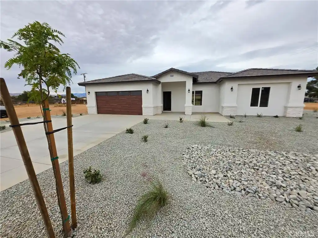 Single family home for sale at 20530 Otoe Rd, Apple Valley, CA 92307 | MLS# HD26213371