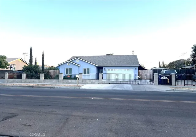 Photo 1 of Single family home for sale at 721 W Sonora Ave, Tulare, CA 93274 | MLS# FR26213422 | Listing updated on 2026-10-01