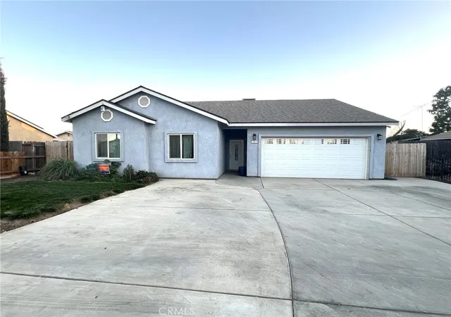Photo 2 of Single family home for sale at 721 W Sonora Ave, Tulare, CA 93274 | MLS# FR26213422 | Listing updated on 2026-10-01