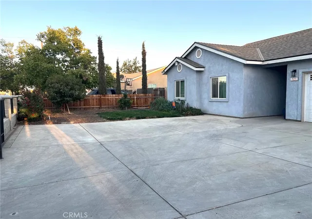 Photo 2 of Single family home for sale at 721 W Sonora Ave, Tulare, CA 93274 | MLS# FR26213422 | Listing updated on 2026-10-01