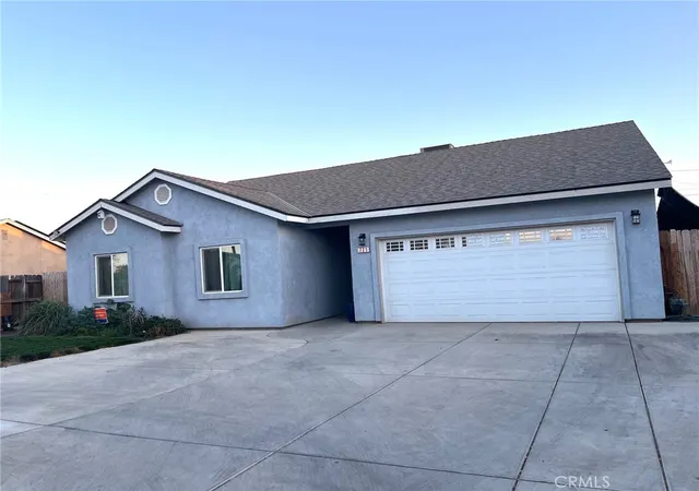 Photo 3 of Single family home for sale at 721 W Sonora Ave, Tulare, CA 93274 | MLS# FR26213422 | Listing updated on 2026-10-01