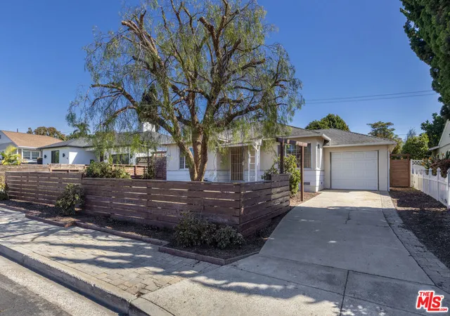 Photo 1 of Single family home for sale at 42 N Mills Rd, Ventura, CA 93003 | MLS# 26995099 | Listing updated on 2026-10-08