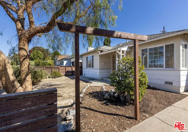 Photo 3 of Single family home for sale at 42 N Mills Rd, Ventura, CA 93003 | MLS# 26995099 | Listing updated on 2026-10-08