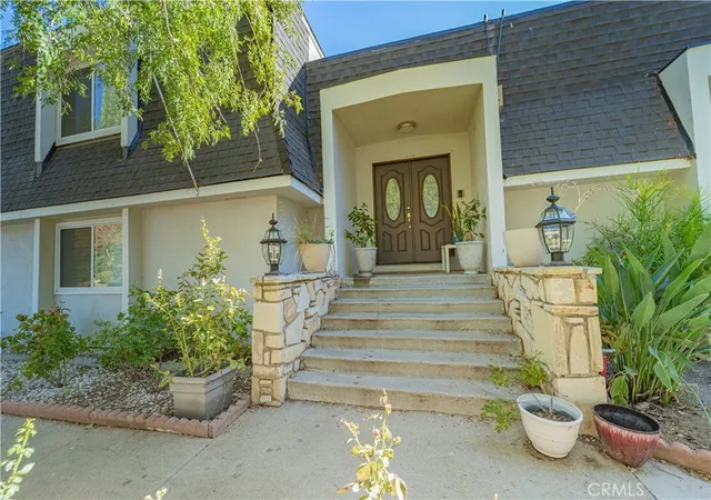 Single family home for sale at 19714 Romar St, Chatsworth, CA 91311 | MLS# DW26211726