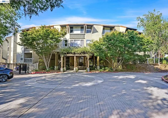 Photo 3 of Condo for sale at 1087 Murrieta Blvd #138, Livermore, CA 94550 | MLS# 41149888 | Listing updated on 2026-10-10