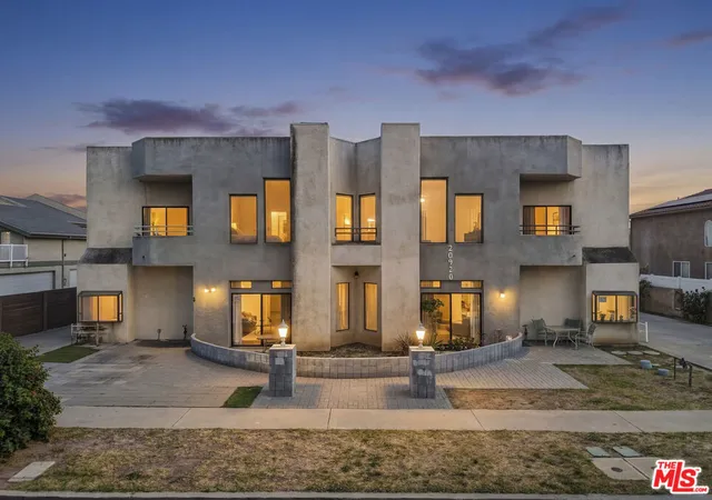 Photo 1 of Condo for sale at 20920 Community St #10, Canoga Park, CA 91304 | MLS# 26995303 | Listing updated on 2026-10-08