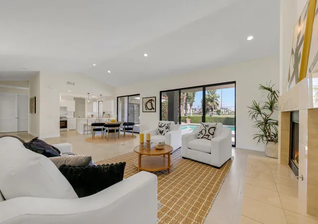 Listing Photo 4 - Condo for sale in building located at 10003 Sunningdale Dr, Rancho Mirage, CA 92270