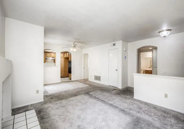 Listing Photo 4 - Condo for sale in building located at 750 Breeze Hl Rd, Vista, CA 92081 - Unit #121