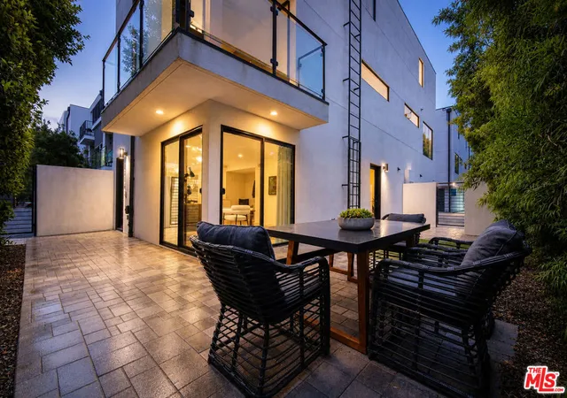Single family home for sale at 11614 Colfax Meadow Ln, Studio City, CA 91604 | MLS# 26989305