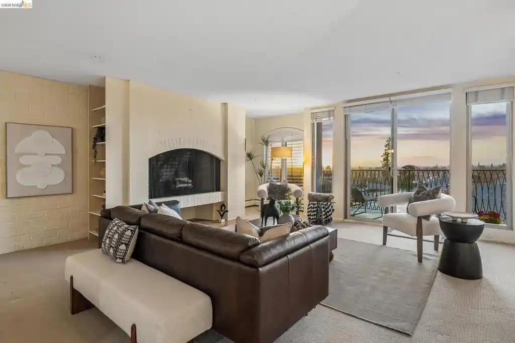 Condo for sale at 5405 Carlton St #202, Oakland, CA 94618 | MLS# 41149913