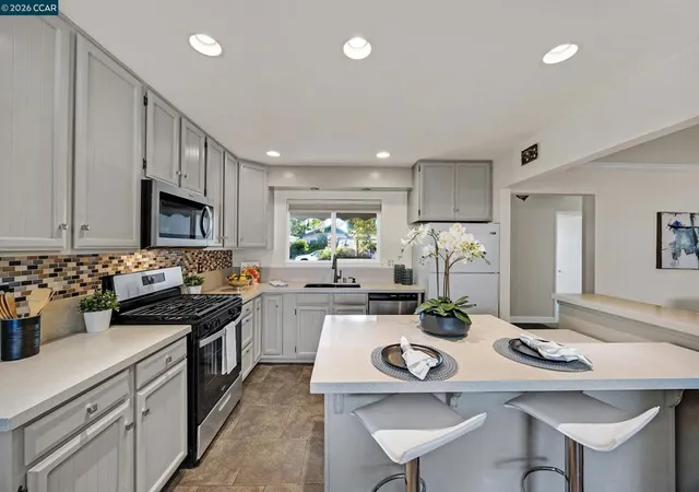 Photo 3 of Single family home for sale at 1732 Lemonwood Dr, Concord, CA 94519 | MLS# 41149917 | Listing updated on 2026-10-09