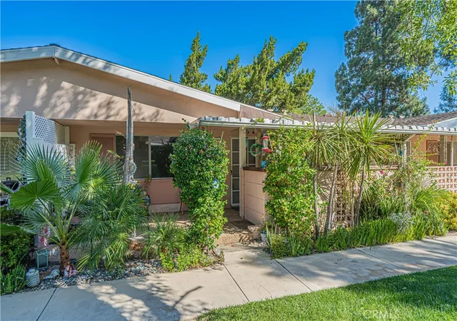 Condo for sale at 19228 B Ave Of The Oaks, Newhall, CA 91321 | MLS# SR26210148