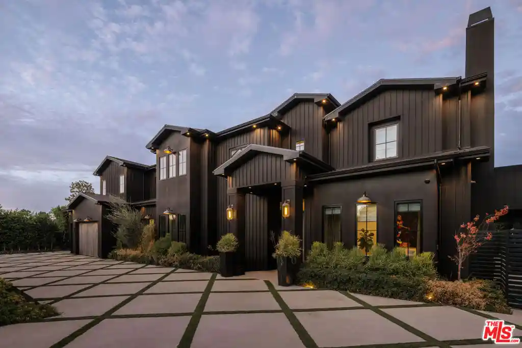 Photo 1 of Mansion for sale at 5330 Amestoy Ave, Encino, CA 91316 | MLS# 26993761 | Listing updated on 2026-10-22