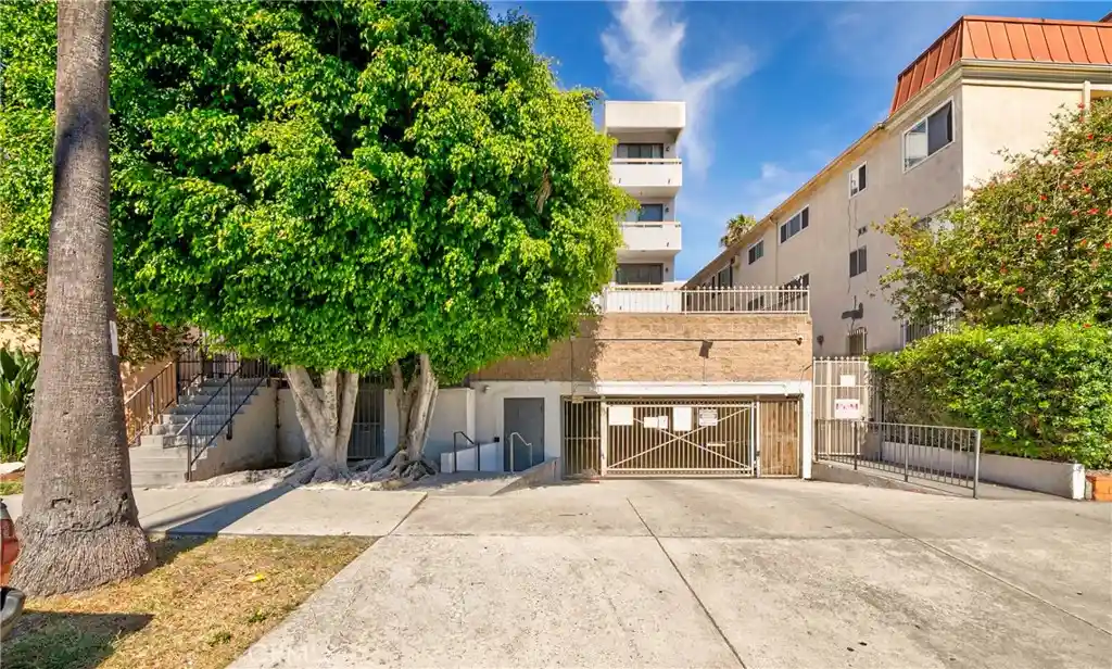 Listing Photo 45 - Condo for sale in St Andrews Courtyard located at 533 S St Andrews Pl, Los Angeles, CA 90020 - Unit #408