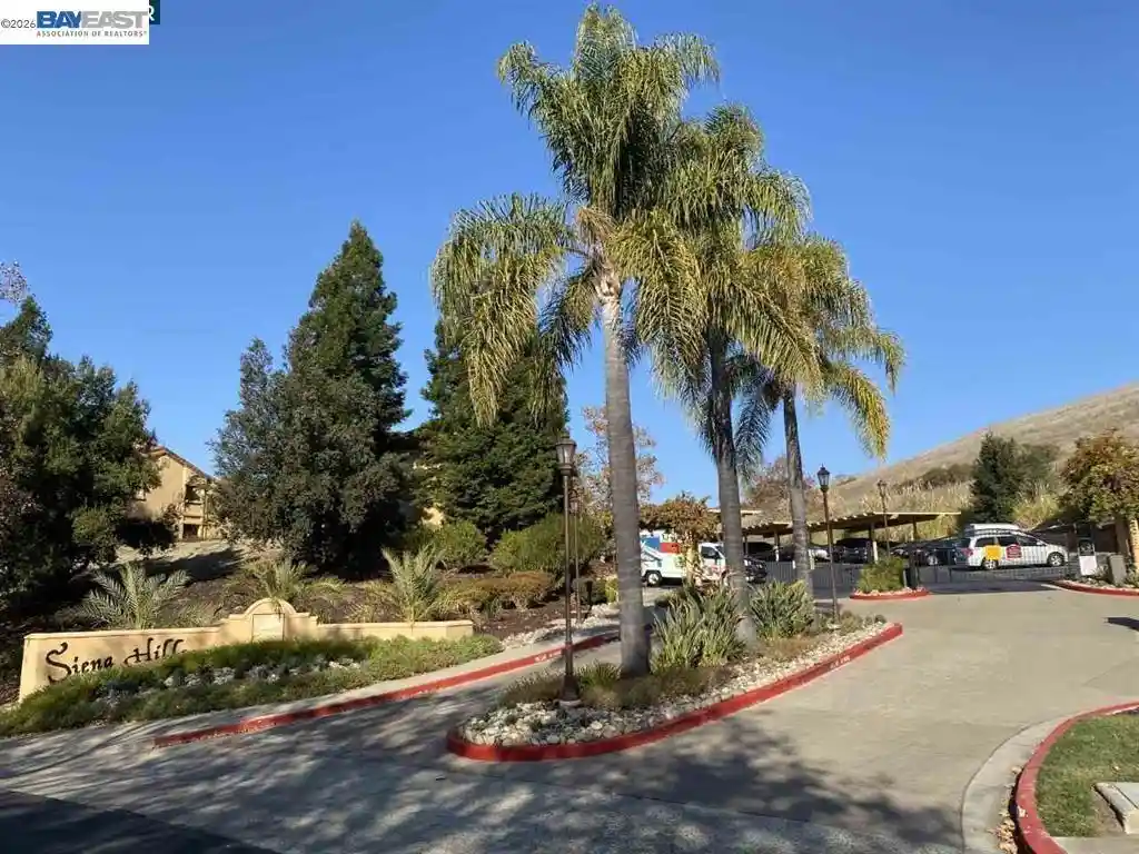 Listing Photo 1 - Condo for sale in 725 Watson Cyn Ct located at 725 Watson Cyn Ct, San Ramon, CA 94582 - Unit #115