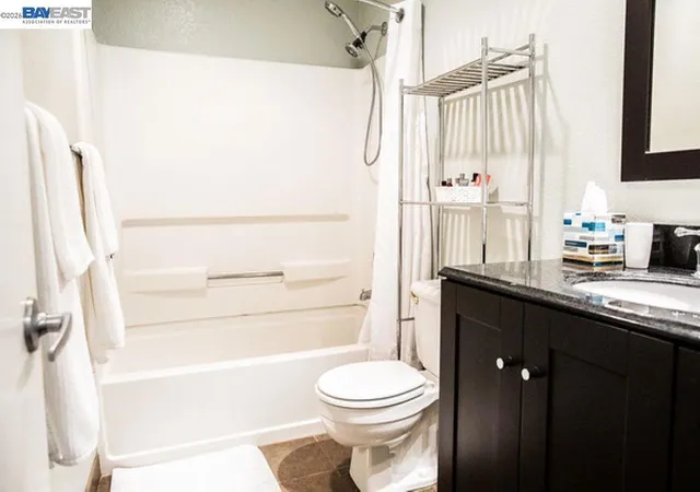 Listing Photo 5 - Condo for sale in building located at 725 Watson Cyn Ct, San Ramon, CA 94582 - Unit #115