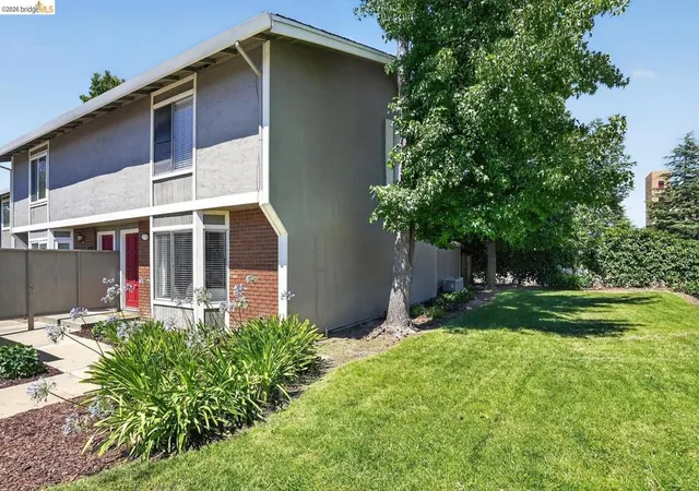 Photo 1 of Townhouse for sale at 832 Royal Ann Ln, Concord, CA 94518 | MLS# 41149923 | Listing updated on 2026-10-08