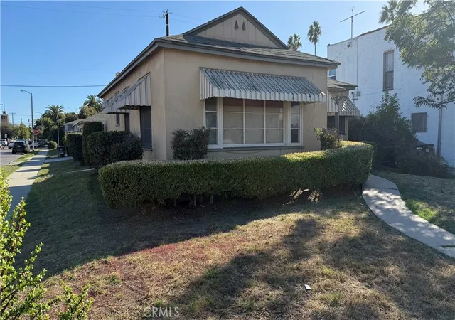 Photo 3 of Sale Pending at 1802 West 35th, Los Angeles, CA 90018 | MLS# DW26212111 | Listing updated on 2026-10-11