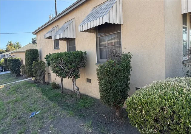 Photo 4 of Sale Pending at 1802 W 35th Place, Los Angeles, CA 90018 | MLS# DW26212111 | Listing updated on 2026-10-11