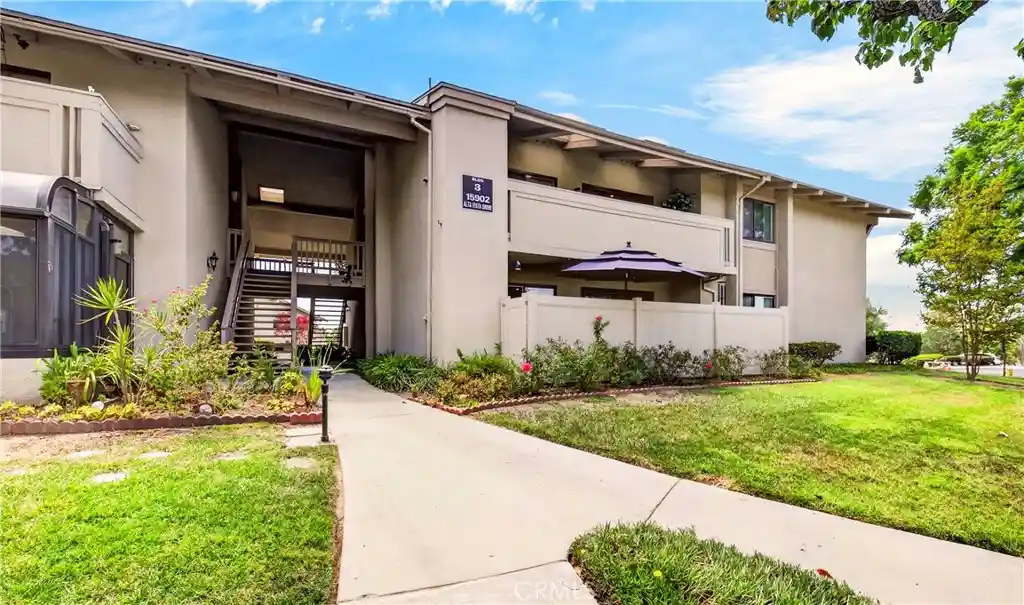 Listing Photo 2 - Condo for sale in 15902 Alta Vis Dr located at 15902 Alta Vis Dr, La Mirada, CA 90638 - Unit 15902 Alta Vista Dr