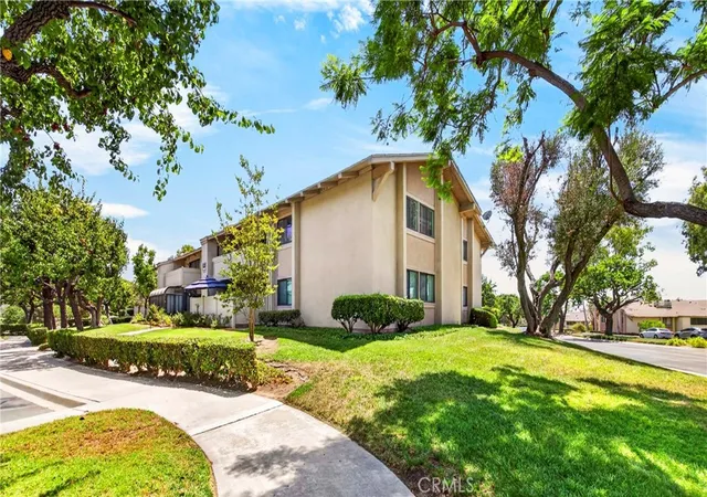 Listing Photo 4 - Condo for sale in building located at 15902 Alta Vis Dr, La Mirada, CA 90638 - Unit #H