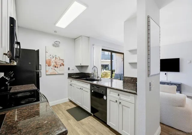 Listing Photo 4 - Condo for sale in building located at 8324 Regents Rd, San Diego, CA 92122 - Unit #1M