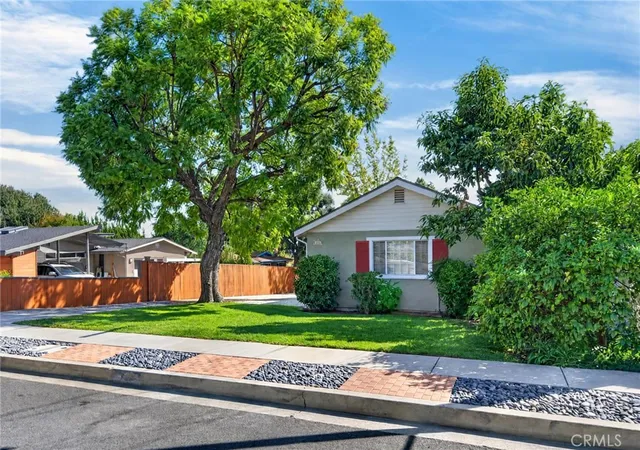 Photo 2 of Single family home for sale at 300 W Laurel Ave, Sierra Madre, CA 91024 | MLS# AR26213751 | Listing updated on 2026-10-11