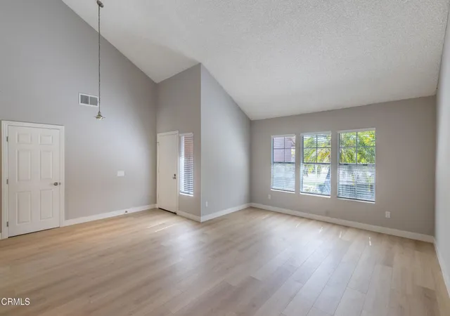 Photo 3 of Sale Pending at 6131 Fremont Cir, Camarillo, CA 93012 | MLS# V1-39029 | Listing updated on 2026-10-07