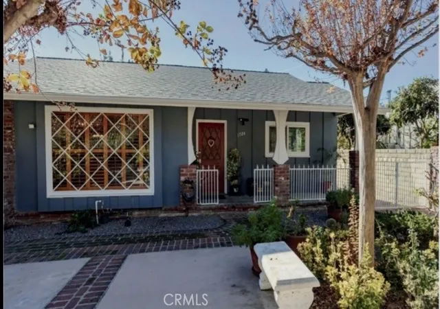 Photo 1 of Single family home for sale at 1724 Sombra Dr, Glendale, CA 91208 | MLS# SR26205592 | Listing updated on 2026-10-02