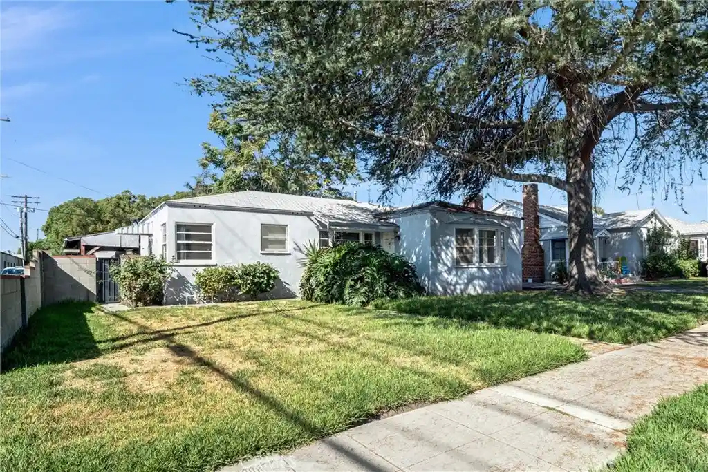 Photo 1 of Sale Pending at 411 N Glenwood Pl, Burbank, CA 91506 | MLS# SR26208969 | Listing updated on 2026-10-19