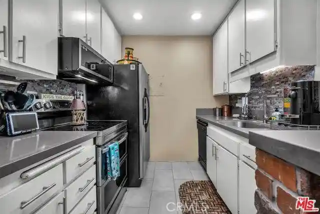 Listing Photo 5 - Condo for sale in building located at 7740 Redlands St, Los Angeles, CA 90293 - Unit #G3092