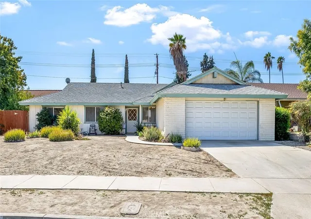Photo 2 of Sale Pending at 42341 Andrea, Hemet, CA 92544 | MLS# SW26206480 | Listing updated on 2026-10-12