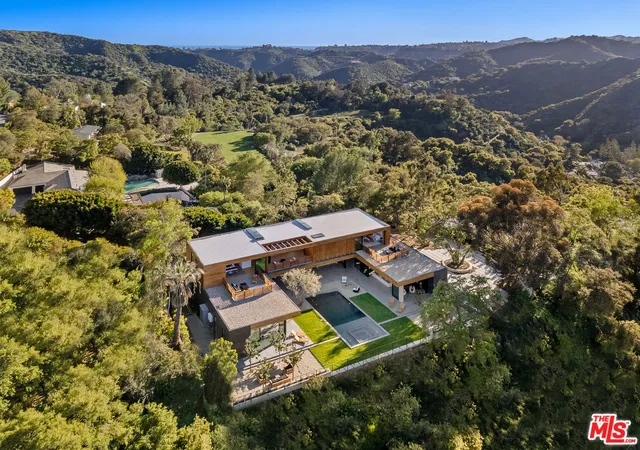 Photo 2 of Mansion for sale at 9705 Oak Pass Rd, Beverly Hills, CA 90210 | MLS# 26995467 | Listing updated on 2026-10-09