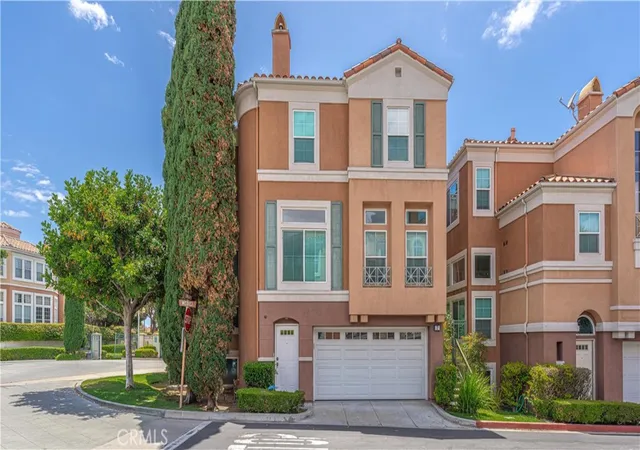 Photo 2 of Condo for sale at 7 Medici Ais, Irvine, CA 92606 | MLS# OC26213173 | Listing updated on 2026-10-11