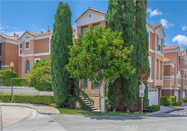 Photo 3 of Condo for sale at 7 Medici Ais, Irvine, CA 92606 | MLS# OC26213173 | Listing updated on 2026-10-11