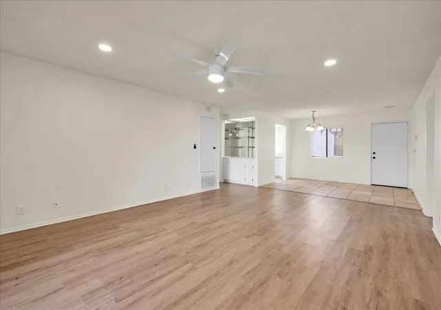 Listing Photo 3 - Condo for sale in building located at 1050 E Ramon Rd, Palm Springs, CA 92264 - Unit #119