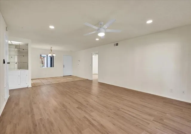 Listing Photo 4 - Condo for sale in building located at 1050 E Ramon Rd, Palm Springs, CA 92264 - Unit #119