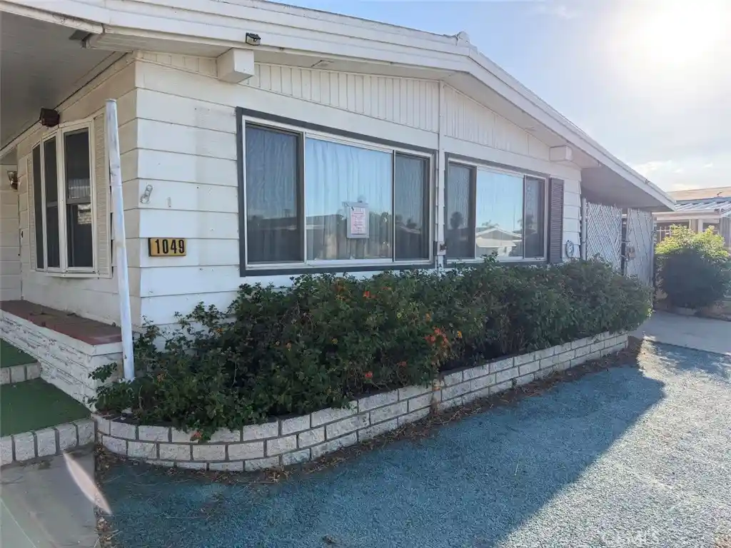 Photo 1 of Sale Pending at 1049 San Marcos Dr, Hemet, CA 92543 | MLS# CV26213861 | Listing updated on 2026-10-15