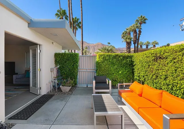 Listing Photo 4 - Condo for sale in building located at 155 W Hermosa Pl, Palm Springs, CA 92262 - Unit #5