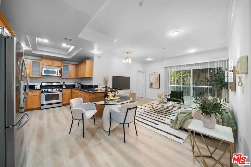 Listing Photo 1 - Condo for sale in 1128 S Serrano Ave located at 1128 S Serrano Ave, Los Angeles, CA 90006 - Unit #104