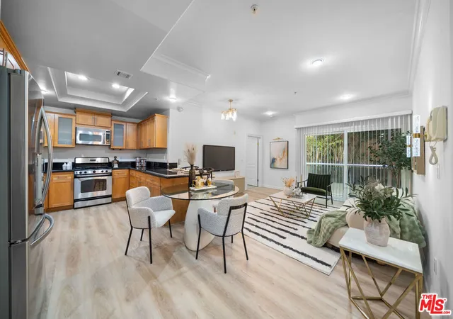 Listing Photo 1 - Condo for sale in building located at 1128 S Serrano Ave, Los Angeles, CA 90006 - Unit #104