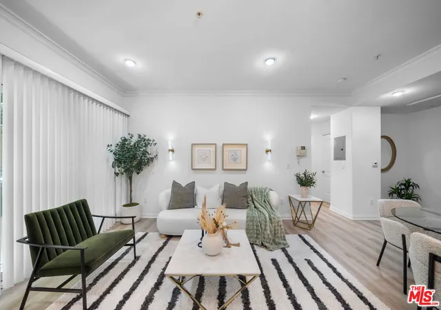 Listing Photo 2 - Condo for sale in building located at 1128 S Serrano Ave, Los Angeles, CA 90006 - Unit #104