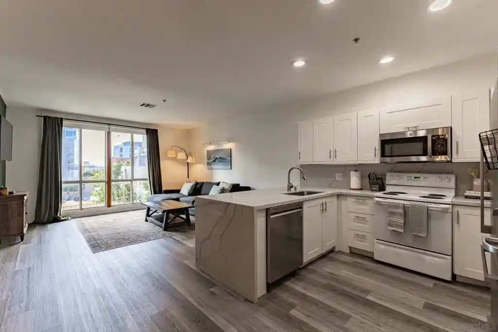 Listing Photo 1 - Condo for sale in 1501 Front St located at 1501 Front St, San Diego, CA 92101 - Unit #302
