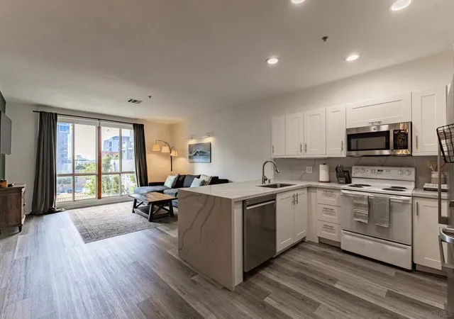 Listing Photo 1 - Condo for sale in building located at 1501 Front St, San Diego, CA 92101 - Unit #302