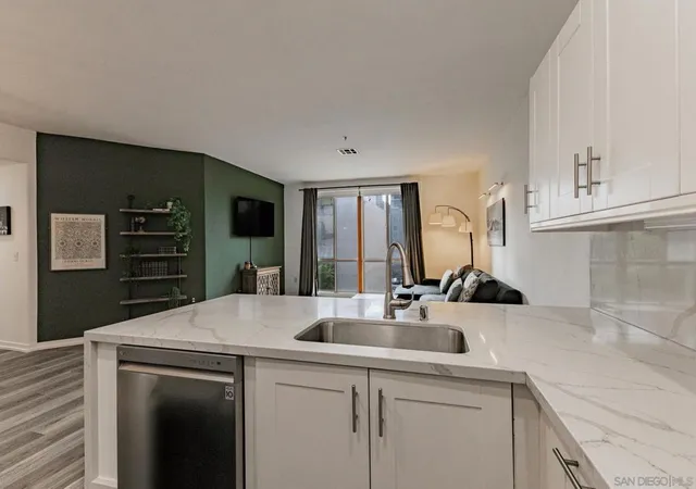 Listing Photo 4 - Condo for sale in building located at 1501 Front St, San Diego, CA 92101 - Unit #302
