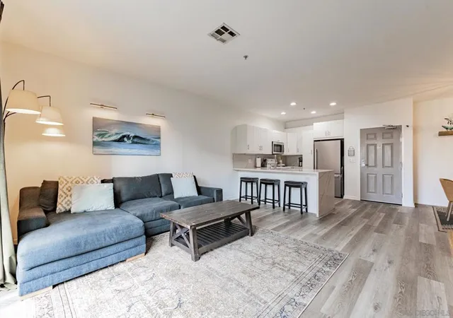 Listing Photo 5 - Condo for sale in building located at 1501 Front St, San Diego, CA 92101 - Unit #302