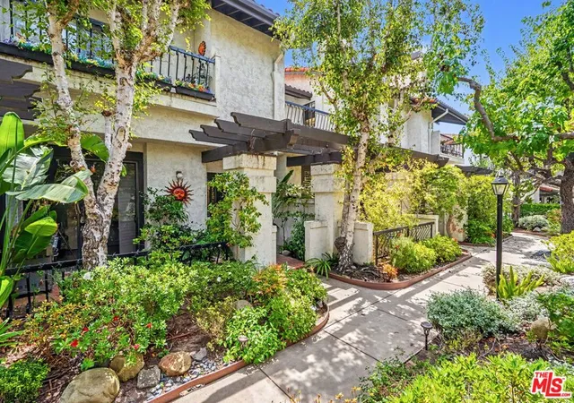 Condo for sale at 17204 Palisades Cir, Pacific Palisades, CA 90272 | MLS# 26994169