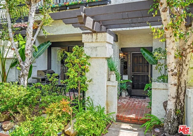 Photo 3 of Condo for sale at 17204 Palisades Cir, Pacific Palisades, CA 90272 | MLS# 26994169 | Listing updated on 2026-10-09