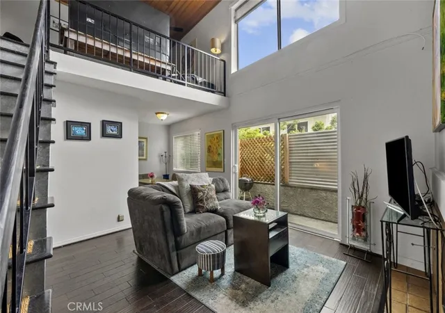 Condo for sale at 3988 Beethoven St #9, Los Angeles, CA 90066 | MLS# GD26212416