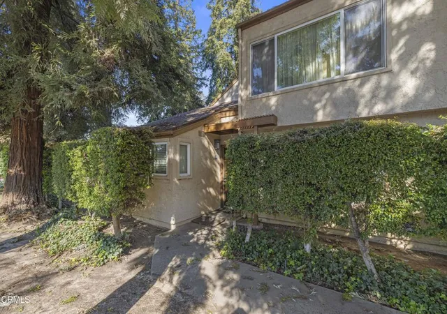 Photo 2 of Condo for sale at 22330 Victory Blvd #401, Woodland Hills, CA 91367 | MLS# P1-29055 | Listing updated on 2026-10-02